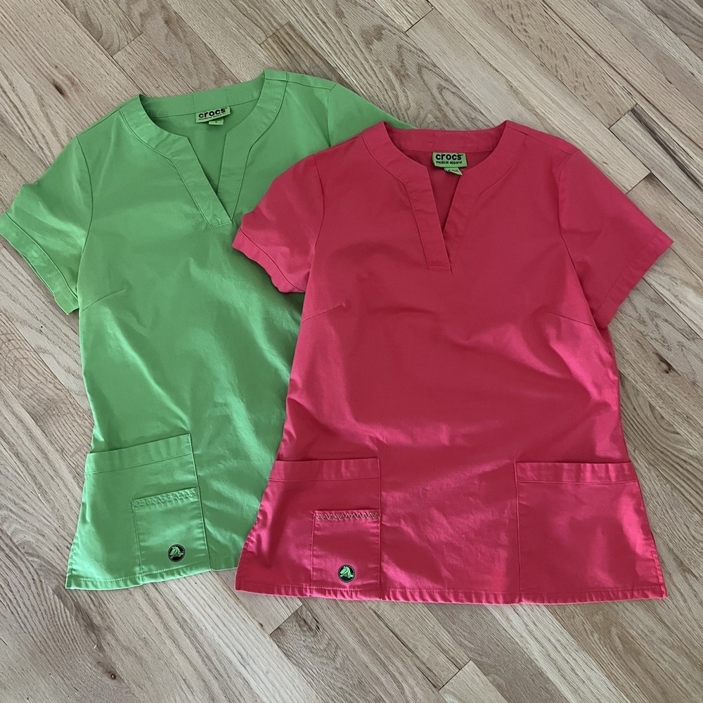 Crocs Medical Apparel Women's Sz Small Green Pink short sleeve top pockets
